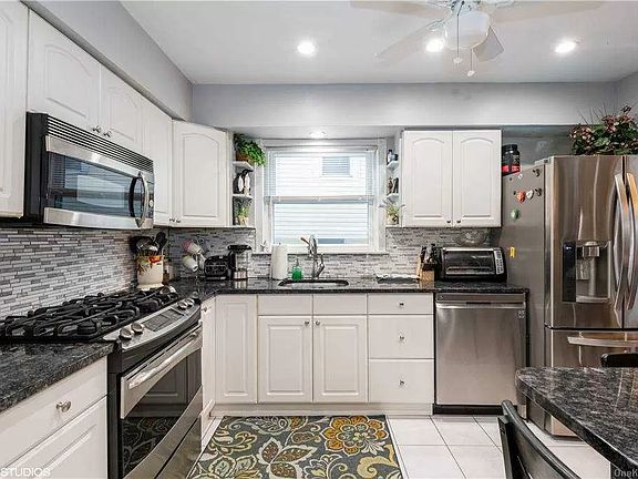 5th image of 12-12 122nd Blvd