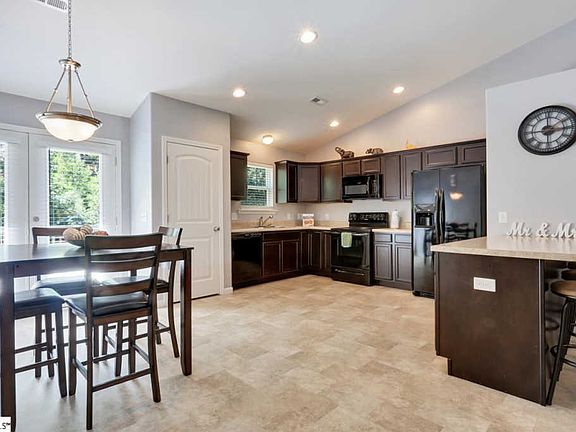 3rd image of 306 Hampton Farms Trl