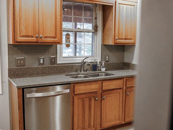 5th image of 890 Londonderry Ct