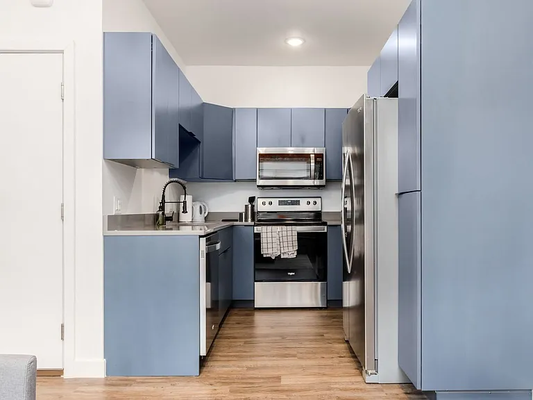 595 E Broad St — Photo 14