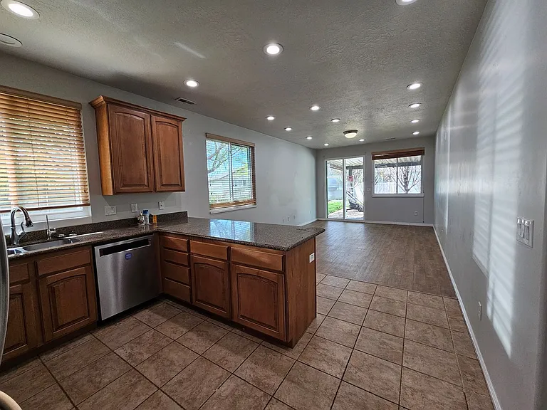 743 N Haworth Cir — Photo 17