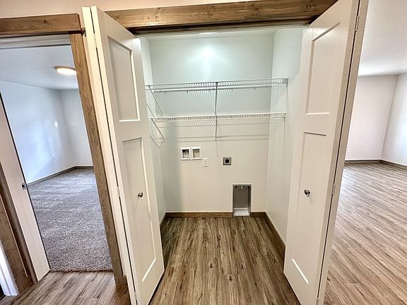 5th image of 3191 Queen Anns St #2