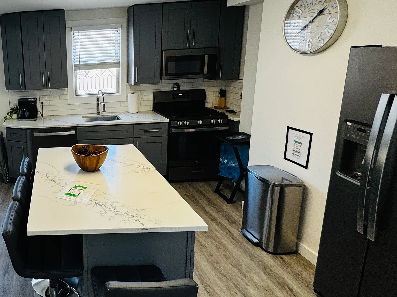 3 bed, 900 sqft, $1,200 — Photo 4