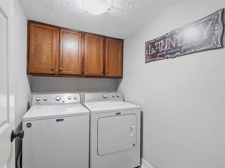 2938 Camelot Ln — Photo 30