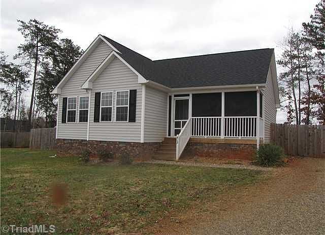 1st image of 612 Waterbury Ct