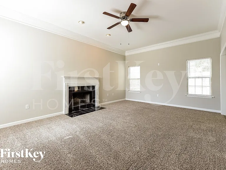 917 Jackson Cir — Photo 4