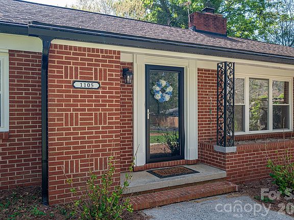 3rd image of 1105 Hillcrest Dr
