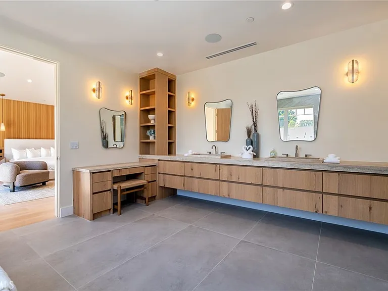 4906 Gaviota Ave — Photo 23