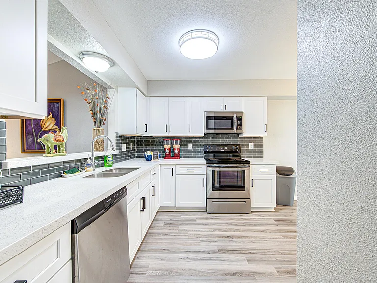 7373 Antoine Dr — Photo 13