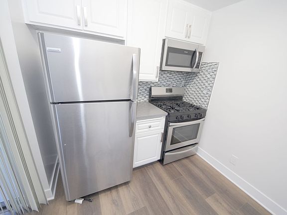 4th image of 3353 Shelby Dr #202
