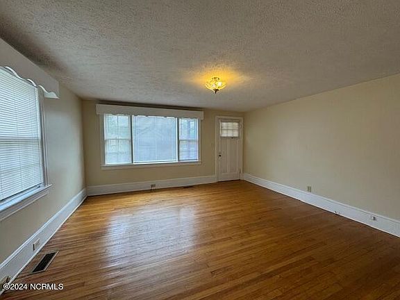 3rd image of 2038 Jackson St