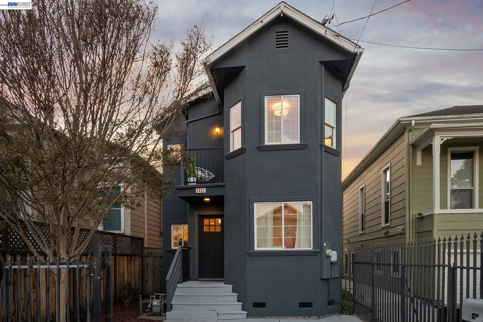 2431 Linden St photo 1