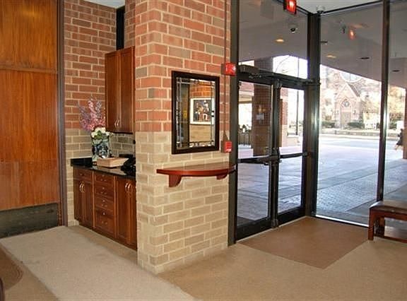 4th image of 505 E Huron St APT 406