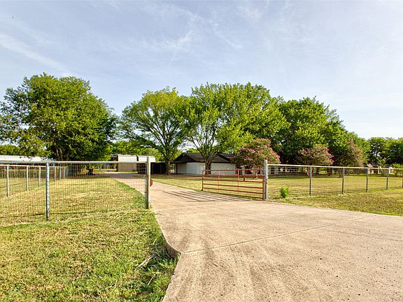 2nd image of 206 Americana Rd