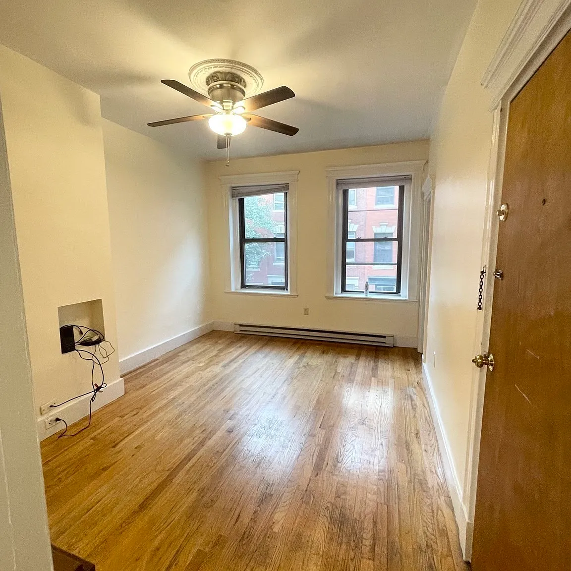Studio, 500 sqft, $2,500 — Photo 3