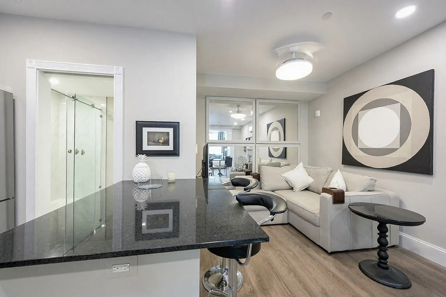 1 bed, 1.0 bath, 6458 sqft, $3,691 — Photo 4