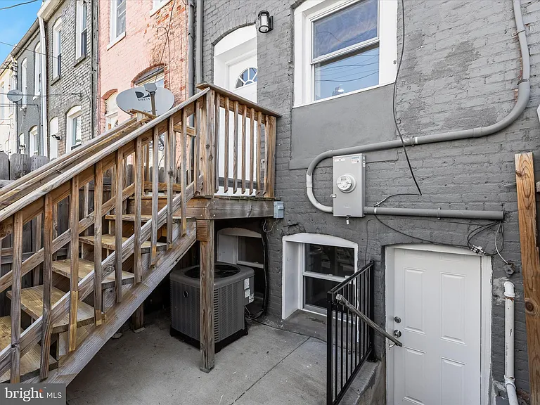 404 N Robinson St — Photo 38