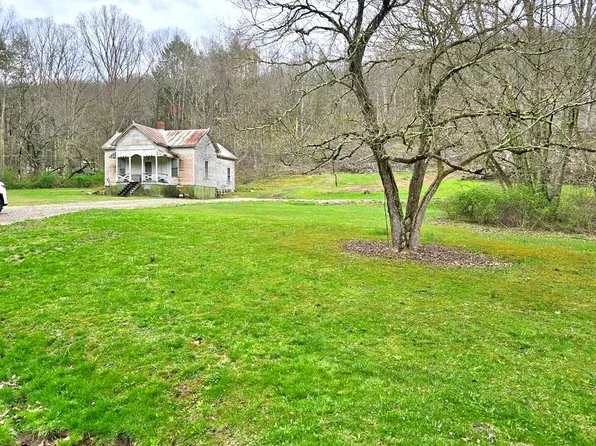 1650 Packs Branch Rd, Mount Hope, WV 25880