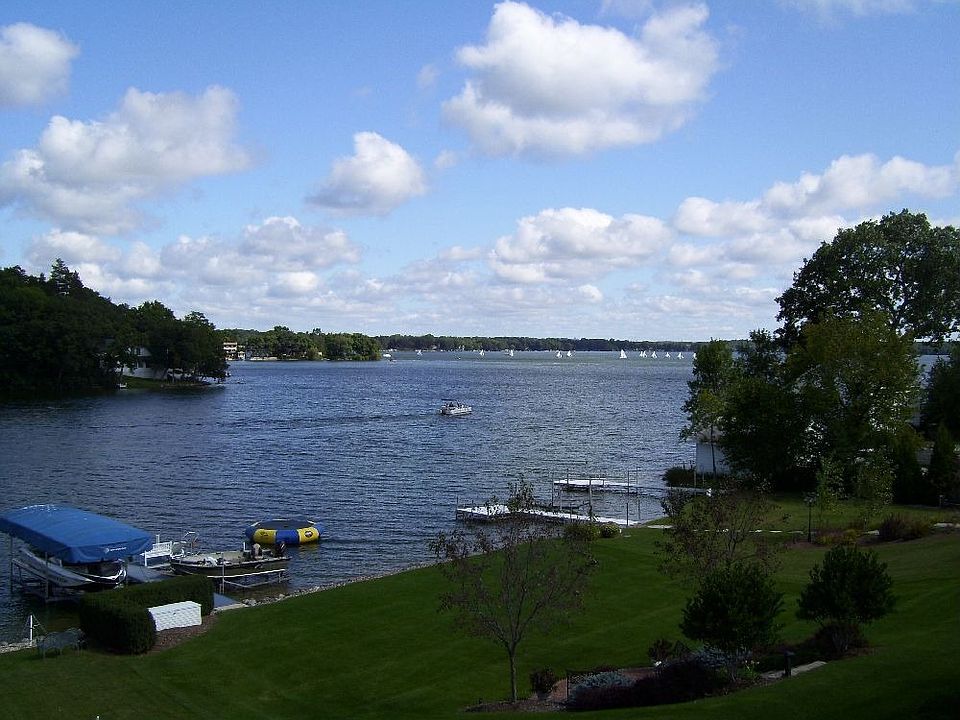 1st image of N52W35329 W Lake Dr