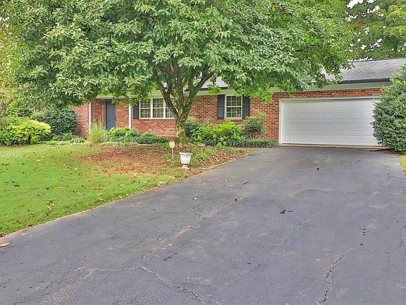 3rd image of 849 Dorset Dr