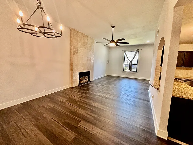 1910 N Carroll Ave — Photo 6