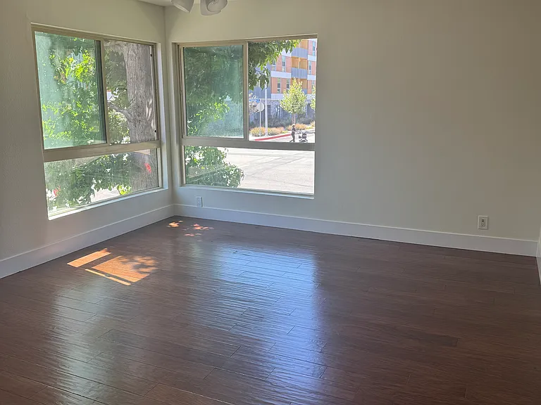 14209 Riverside Dr #102 — Photo 9