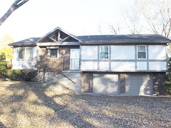 2nd image of 2837 Sweet Briar Dr