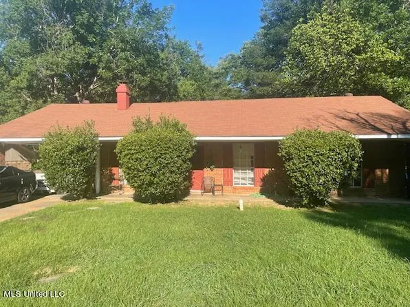 2479 Twisted Oak Dr, Jackson, MS 39212