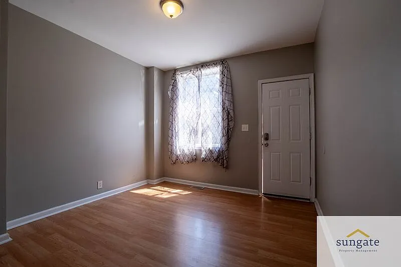 2 bed, 1.0 bath, 1056 sqft, $1,200 — Photo 3