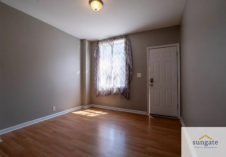 1210A Sargeant St — Photo 3