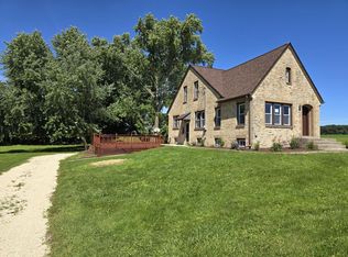 4513 Country Aire Dr, Cedarburg, WI 53012