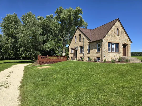 4513 Country Aire DRIVE, Cedarburg, WI 53012