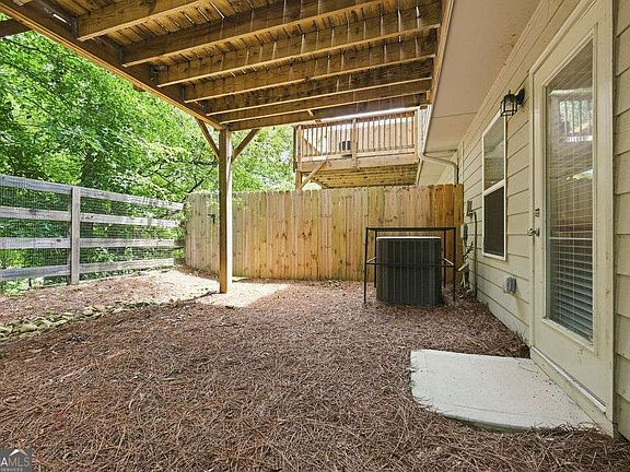 5th image of 853 Society Cir SW
