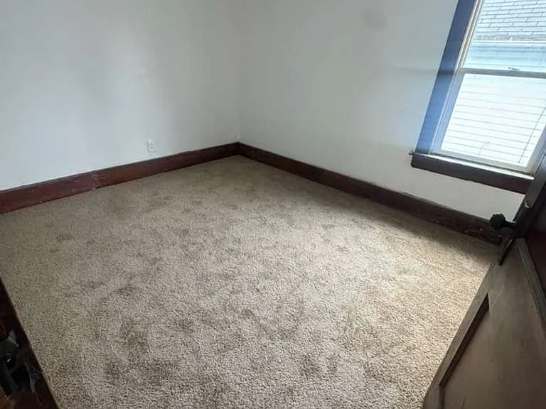 497 Lucy St — Photo 3