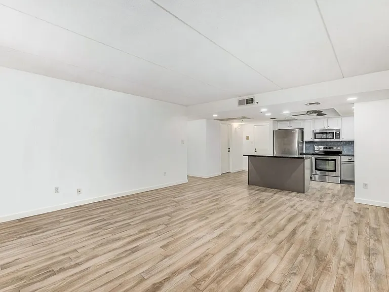 7950 E Camelback Rd #305 — Photo 3