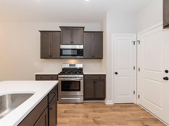 4th image of 213 Clement Ave
