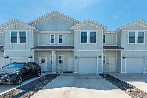 1007 McLaren Cir Photo 1