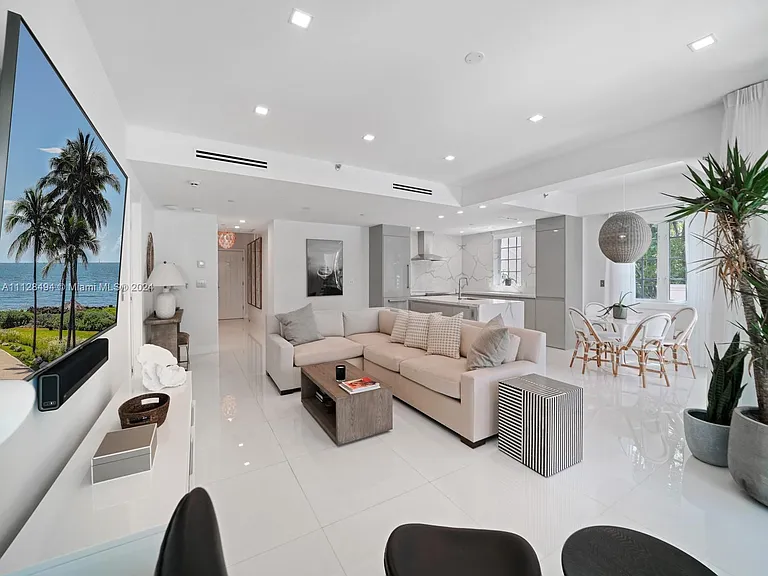 19117 Fisher Island Dr #19117 — Photo 5