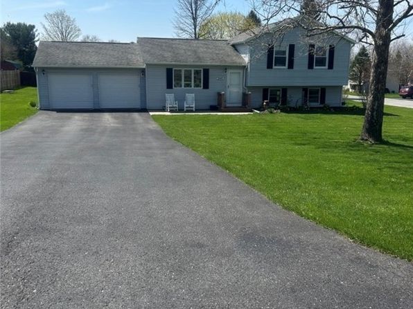 240 Rosewood Cir, Canastota, NY 13032