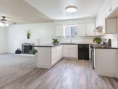 907 Miami Ave, Clovis, CA, 93611