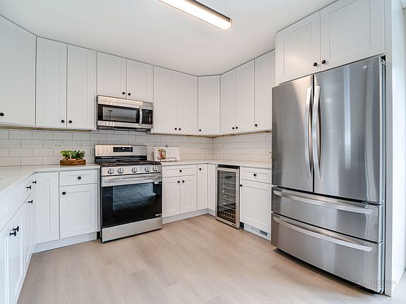 2nd image of 364 Holiday Ln #364