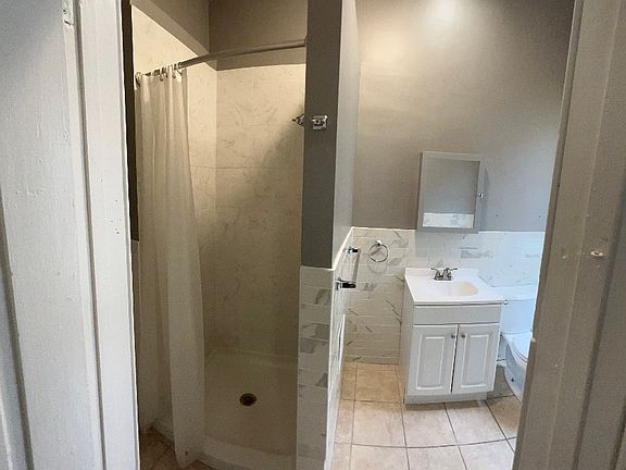 4th image of 2747 Kensington Ave APT 2