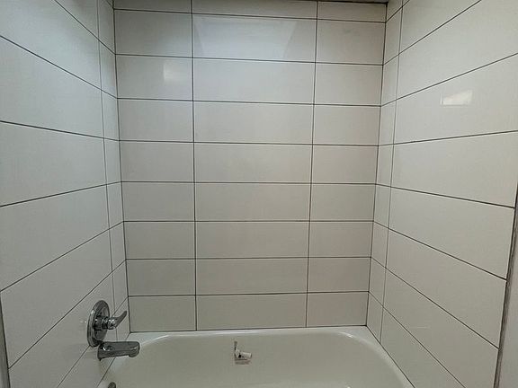 5th image of 453 W 47th St Fl 5