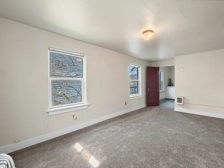 935 NE Maple St — Photo 19