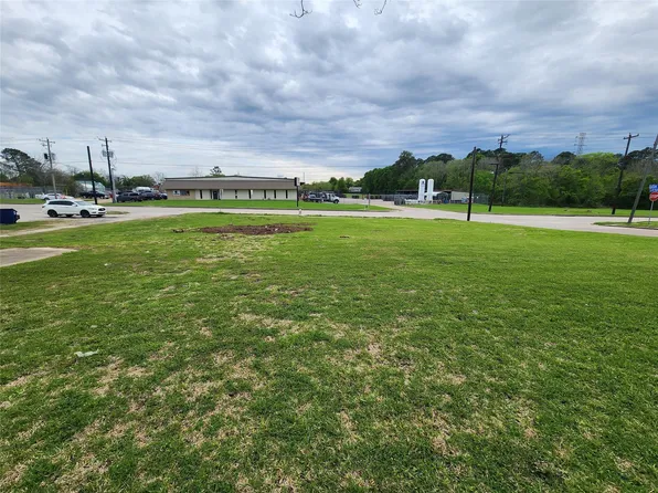 1008 W Main St, Baytown, TX 77520