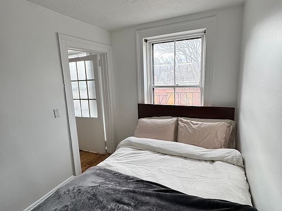 4th image of 38 Barrow St APT 4F