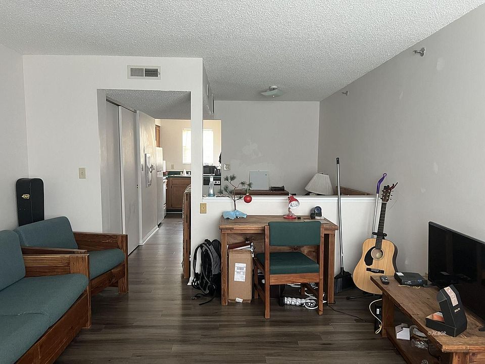 1st image of 15 S Shafer St APT 503