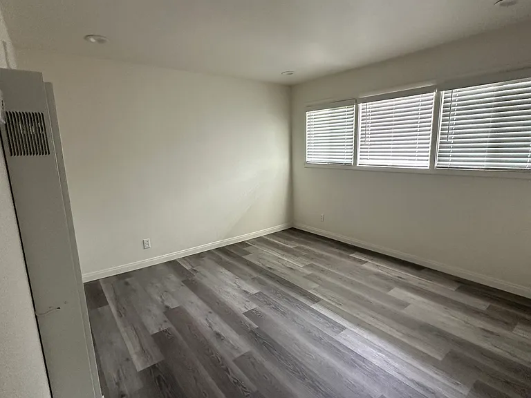 315 Playa Del Sur St #C — Photo 10