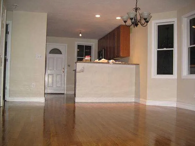 5 bed, $8,000 — Photo 3