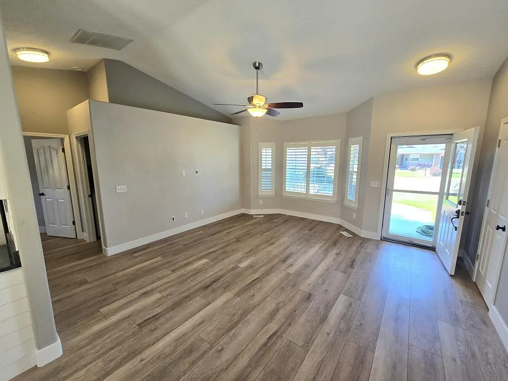 1020 N Crestley Ave — Photo 3